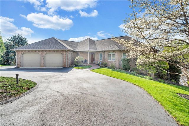 274 Village LN, Moneta, VA 24121