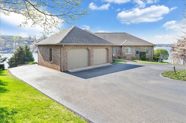 274 Village LN, Moneta, VA 24121