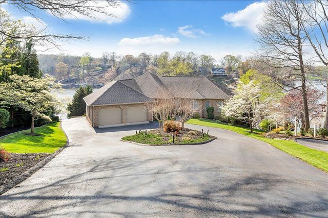 274 Village LN, Moneta, VA 24121