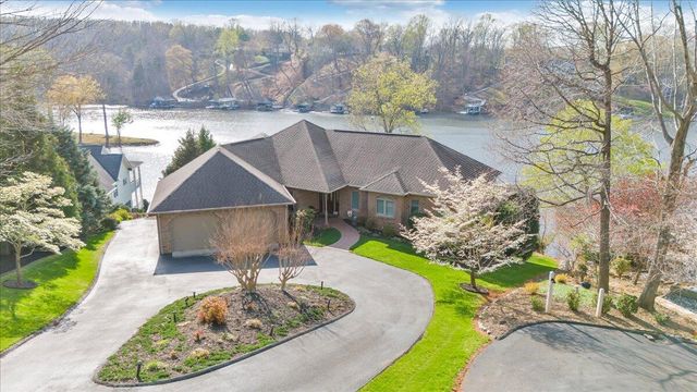 274 Village LN, Moneta, VA 24121