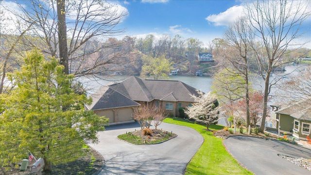 274 Village LN, Moneta, VA 24121