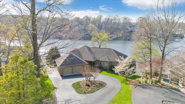 274 Village LN, Moneta, VA 24121