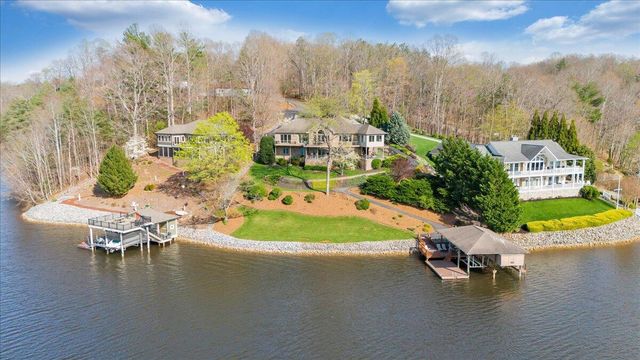 274 Village LN, Moneta, VA 24121