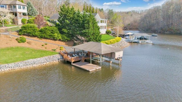 274 Village LN, Moneta, VA 24121