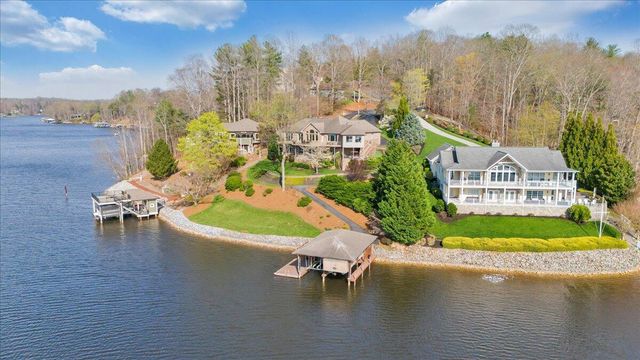 274 Village LN, Moneta, VA 24121