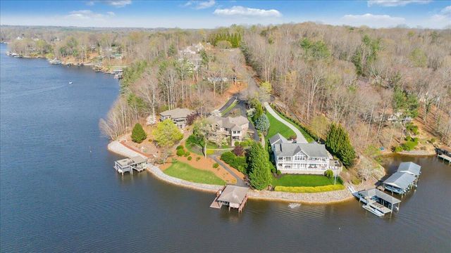 274 Village LN, Moneta, VA 24121