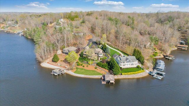 274 Village LN, Moneta, VA 24121