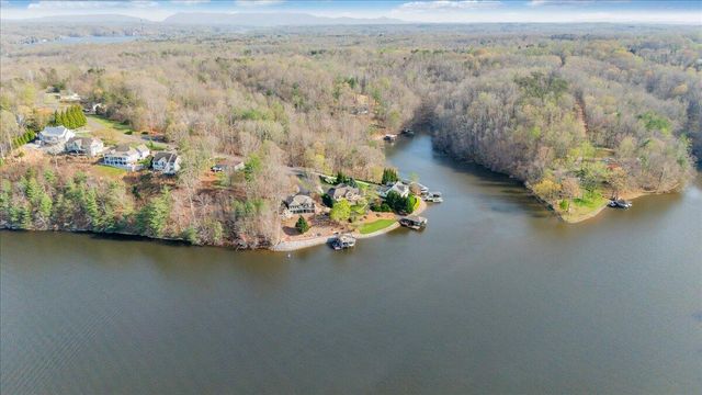 274 Village LN, Moneta, VA 24121