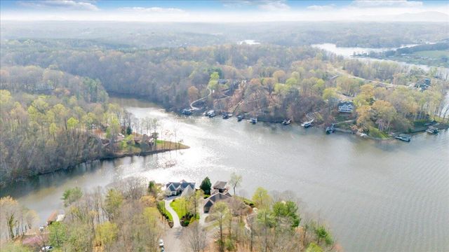 274 Village LN, Moneta, VA 24121