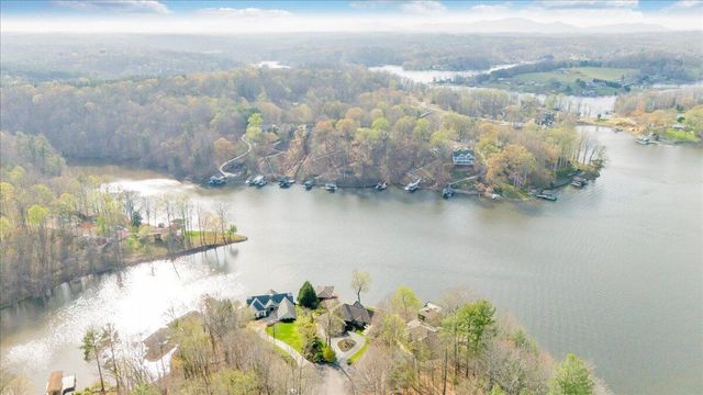 274 Village LN, Moneta, VA 24121