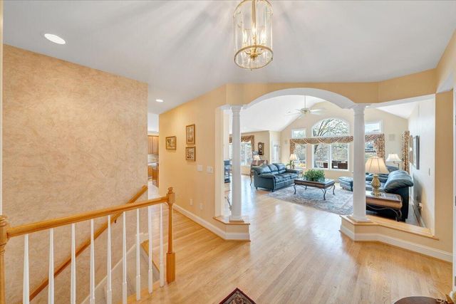 274 Village LN, Moneta, VA 24121