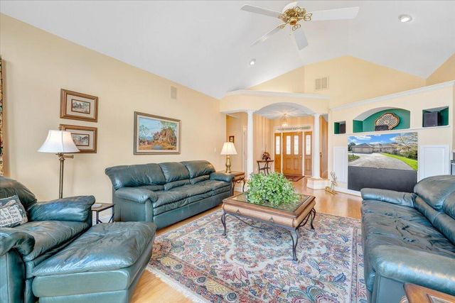 274 Village LN, Moneta, VA 24121