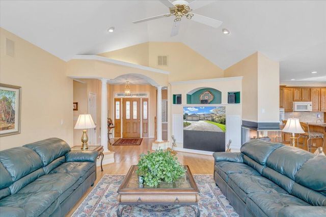 274 Village LN, Moneta, VA 24121