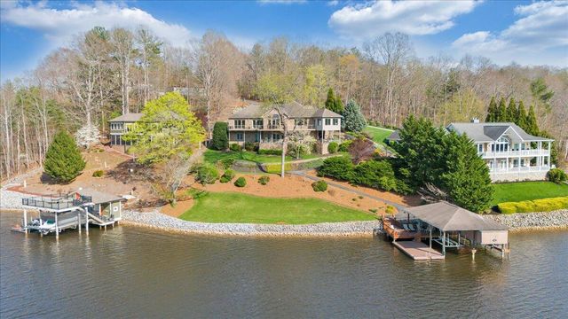 274 Village LN, Moneta, VA 24121