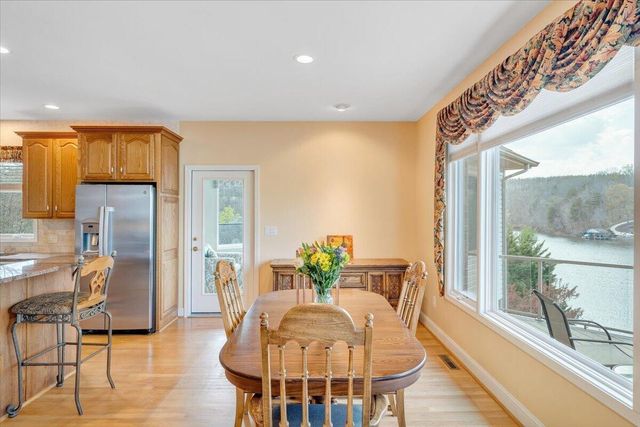 274 Village LN, Moneta, VA 24121