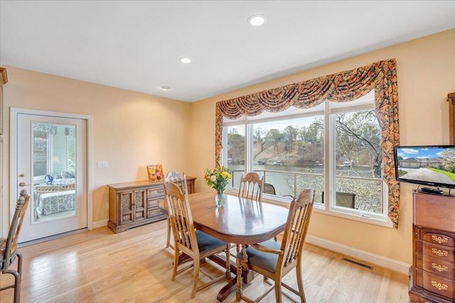 274 Village LN, Moneta, VA 24121