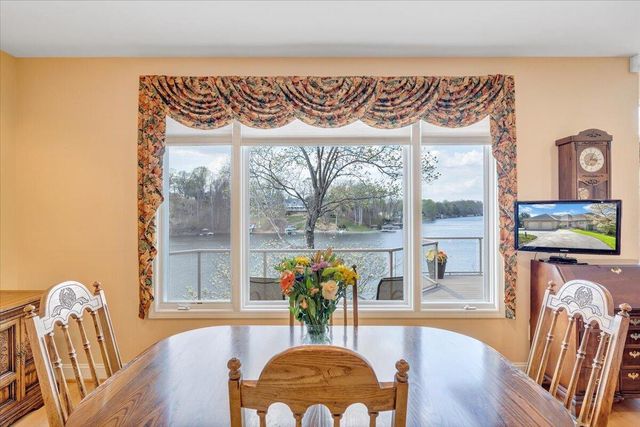 274 Village LN, Moneta, VA 24121