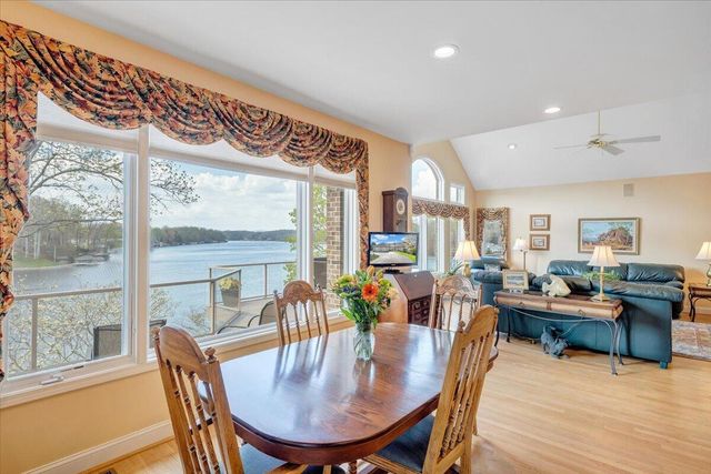 274 Village LN, Moneta, VA 24121