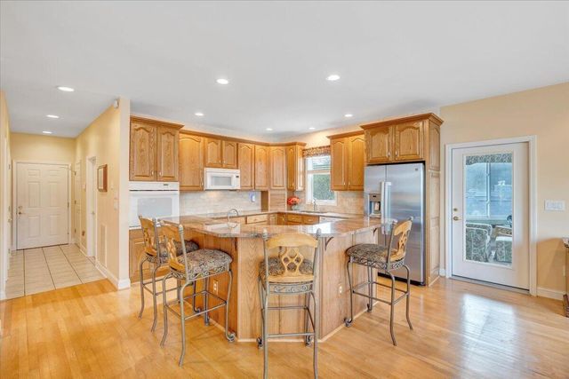 274 Village LN, Moneta, VA 24121