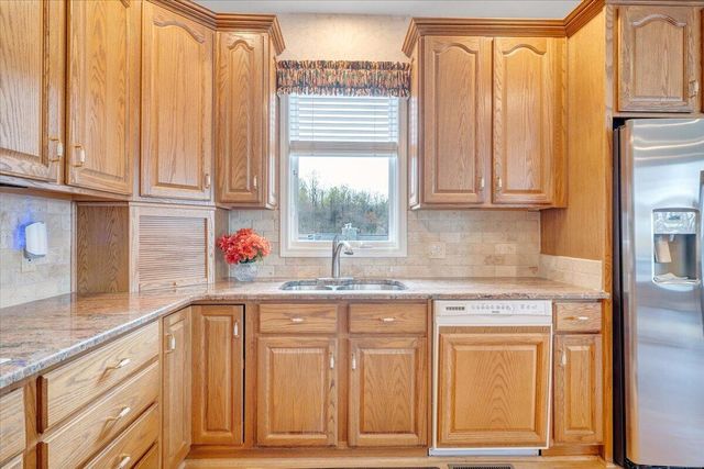 274 Village LN, Moneta, VA 24121