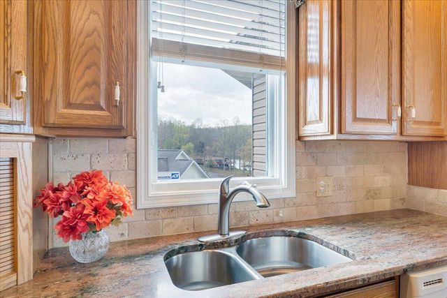 274 Village LN, Moneta, VA 24121