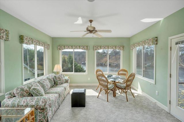 274 Village LN, Moneta, VA 24121