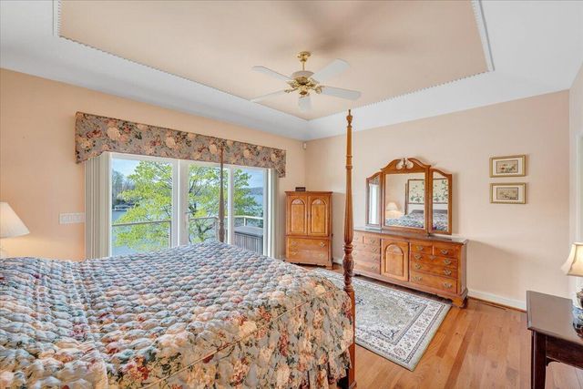 274 Village LN, Moneta, VA 24121