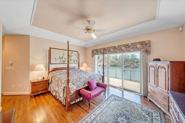 274 Village LN, Moneta, VA 24121