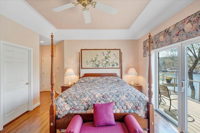 274 Village LN, Moneta, VA 24121