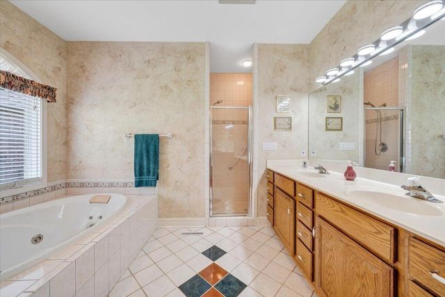 274 Village LN, Moneta, VA 24121