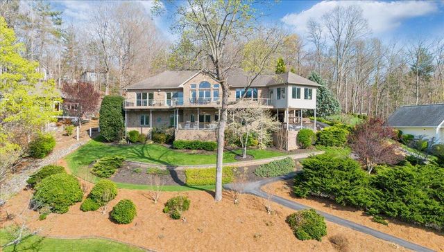 274 Village LN, Moneta, VA 24121