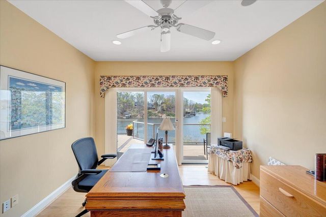 274 Village LN, Moneta, VA 24121