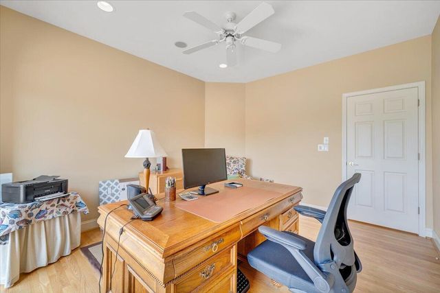 274 Village LN, Moneta, VA 24121