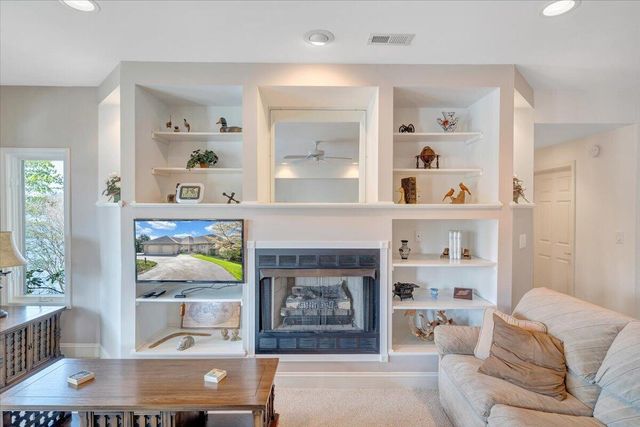 274 Village LN, Moneta, VA 24121