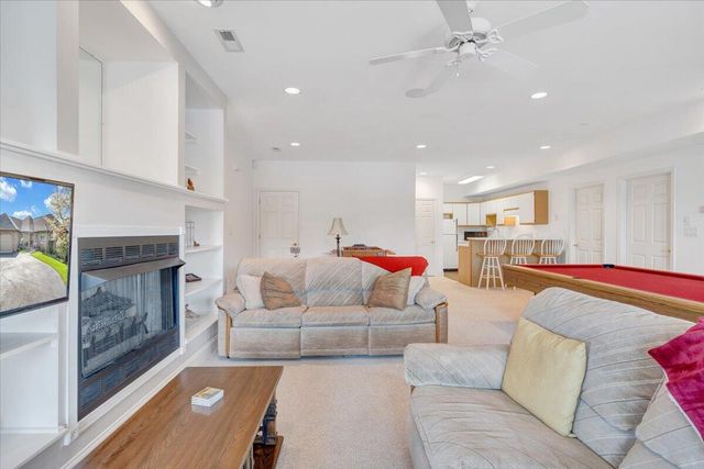 274 Village LN, Moneta, VA 24121