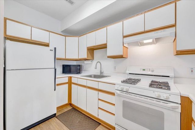 274 Village LN, Moneta, VA 24121