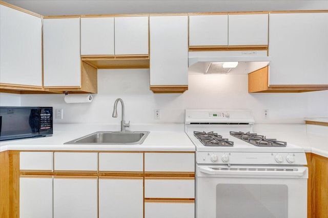 274 Village LN, Moneta, VA 24121