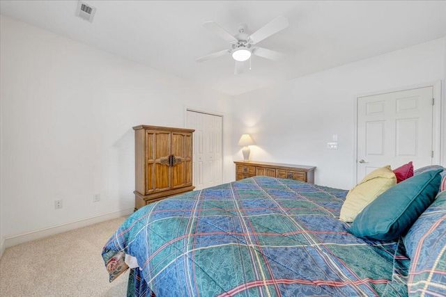 274 Village LN, Moneta, VA 24121