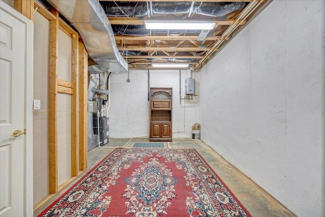 274 Village LN, Moneta, VA 24121