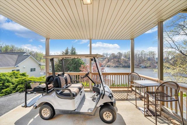 274 Village LN, Moneta, VA 24121