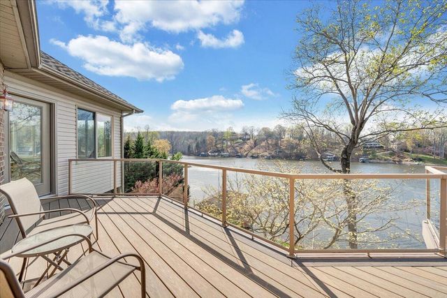 274 Village LN, Moneta, VA 24121