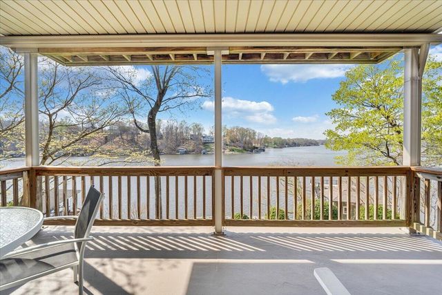 274 Village LN, Moneta, VA 24121