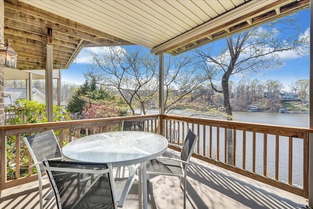 274 Village LN, Moneta, VA 24121