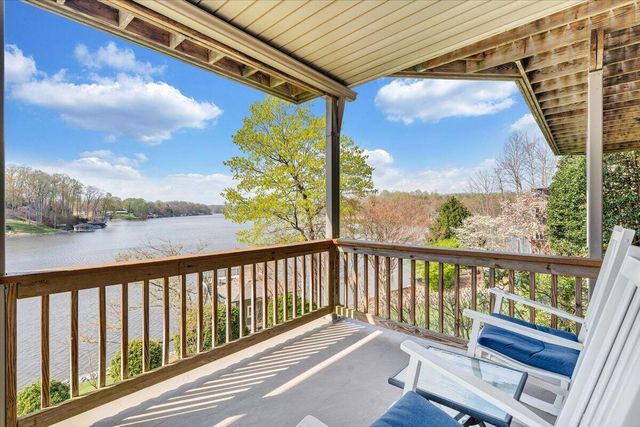 274 Village LN, Moneta, VA 24121