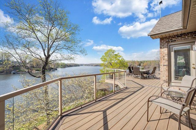 274 Village LN, Moneta, VA 24121