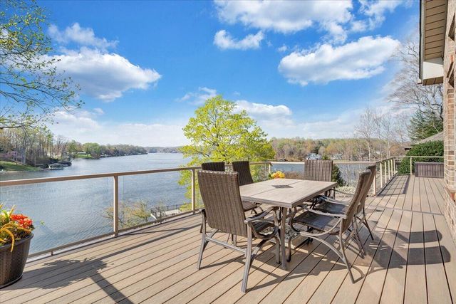 274 Village LN, Moneta, VA 24121