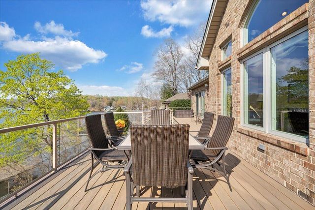 274 Village LN, Moneta, VA 24121