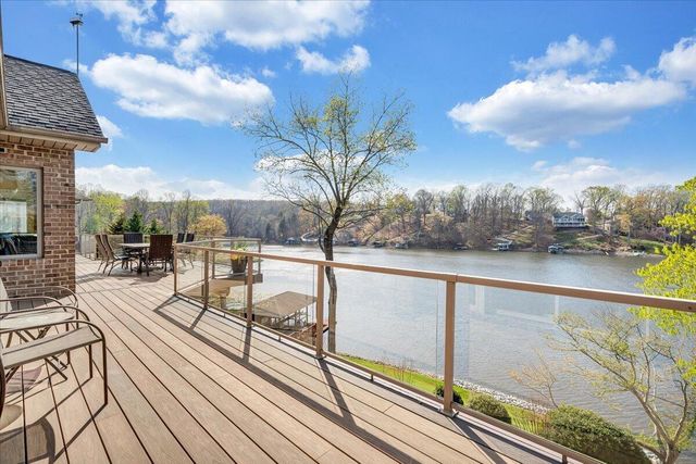 274 Village LN, Moneta, VA 24121