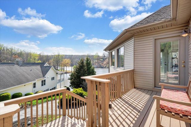 274 Village LN, Moneta, VA 24121