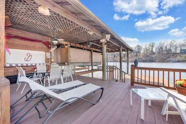 274 Village LN, Moneta, VA 24121